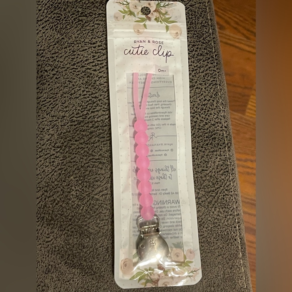 Ryan & Rose Clear Malibu Silicone Judy Cutie Clip. New in package